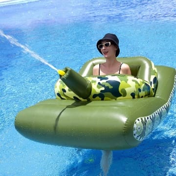 Float Joy Luftmatratze Pool Luftmatratze Wasser Pool Spielzeug Panzer Wasserhängematte Aufblasbare mit Wasserpistole